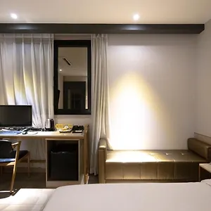 https://hound-seomyeon-beomcheon.busan-hotelsweb.com